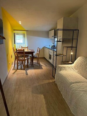 Interior - A Yellow Primrose in the hamlet (Montecchio)