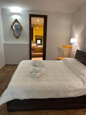 1 bedroom, free WiFi, bed sheets - A Yellow Primrose in the hamlet (Montecchio)