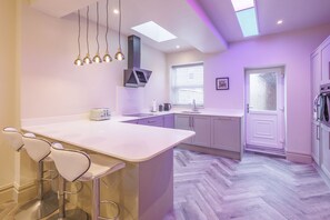 Fridge, microwave, oven, stovetop - Host & Stay | Minster View (York)