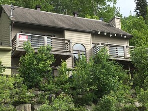 Exterior - Bright Lakeside 1 Bedroom Studio Across from Lac Masson - Trails & Village (Sainte-Marguerite-du-Lac-Masson)