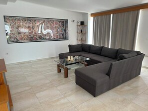 TV - Castle & Sea Panorama Penthouse
 A short walk from Haraki seafront (Charaki)