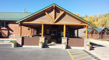 Exterior. Alpine Lodge - RV Park Facility 4