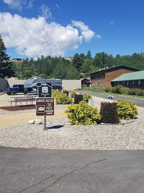 Property grounds - A beautiful RV Site to enjoy outdoor adventure and relax under the stars (Red Lodge)
