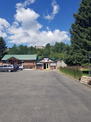Exterior - A beautiful RV Site to enjoy outdoor adventure and relax under the stars (Red Lodge)