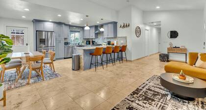 Modern 3BR Pool Home w EV Charger - BBQ - Firepit