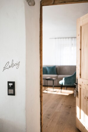 Interior - Apartment "Ludwig" with Mountain View, Private Terrace and Wi-Fi (Nalles)