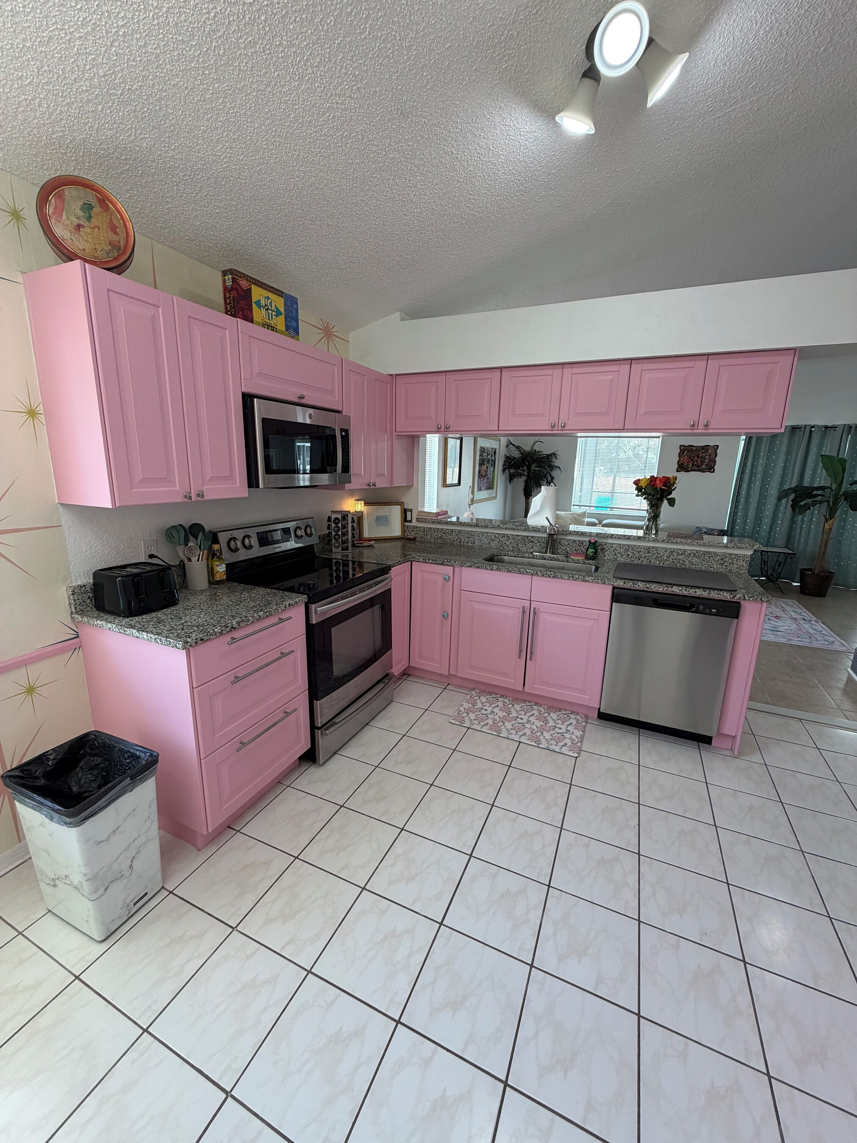 Micro-ondes, four, plaque de cuisson, lave-vaisselle