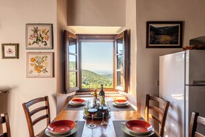 Dining - Piemaggino farmhouse in the heart of a Chianti Classico vineyard (Castellina In Chianti)