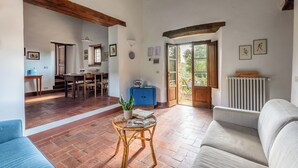 Living area - Piemaggino farmhouse in the heart of a Chianti Classico vineyard (Castellina In Chianti)