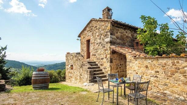 Outdoor dining - Piemaggino farmhouse in the heart of a Chianti Classico vineyard (Castellina In Chianti)