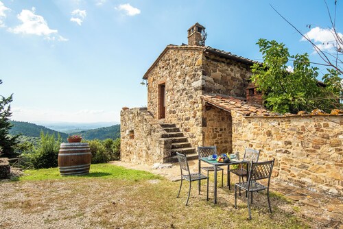 Piemaggino farmhouse in the heart of a Chianti Classico vineyard