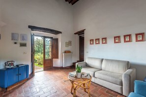 Living area - Piemaggino farmhouse in the heart of a Chianti Classico vineyard (Castellina In Chianti)