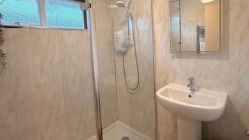 Shower, towels, shampoo