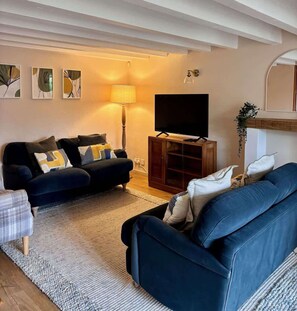TV - Character village house (Wheatley)