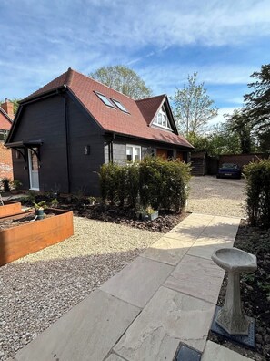 Exterior - Goring River Retreat with Gym and Wellness area (Goring)