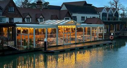 Goring River Retreat with Gym and Wellness area