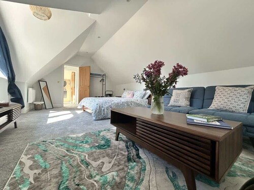 Goring River Retreat with Gym and Wellness area