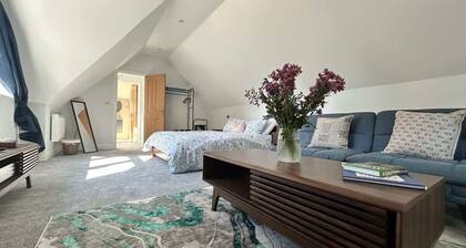 Goring River Retreat with Gym and Wellness area