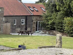 Outdoor dining - Idyllic retreat with log burner near Danby Castle (Ainthorpe)