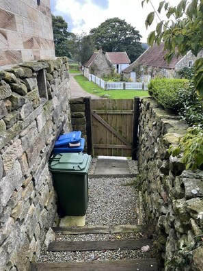 Property grounds - Idyllic retreat with log burner near Danby Castle (Ainthorpe)