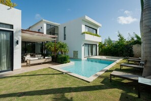 A heated pool - Villa Nirvana - 4BR House Cap Cana (Punta Cana)