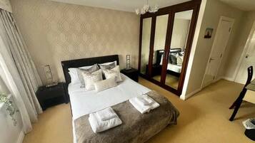 3 bedrooms, iron/ironing board, WiFi, bed sheets