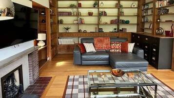 TV, fireplace, offices