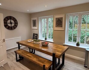 Dining - Stylish, spacious harbour-view townhouse & parking (North Yorkshire)