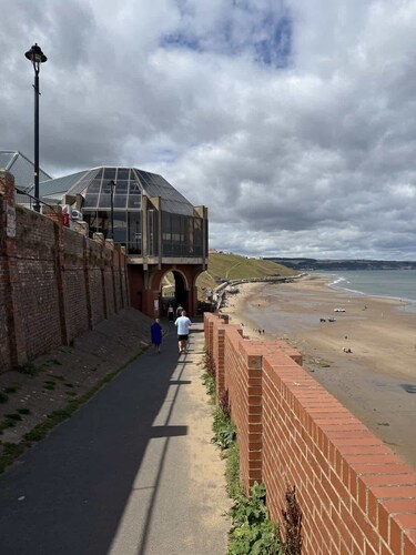 Stylish, spacious harbour-view townhouse & parking