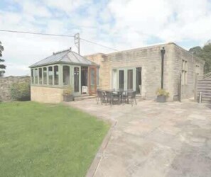 Exterior - Walworth Castle Lodge (Darlington)