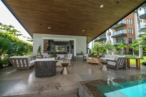 Outdoor dining - Summer Breeze 1 BR Apt Cap Cana (Punta Cana)