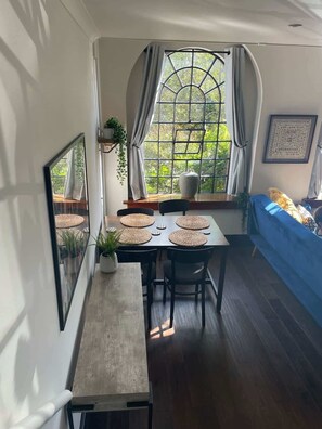 Dining - The Old Foundry Wallingford Apartment & Parking (Oxfordshire)