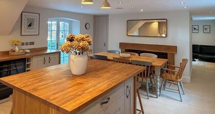 Wentworth Idyllic Character Cottage, Baydon Estate