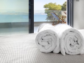 Frette Italian sheets, premium bedding, minibar, in-room safe - Anavalos (North Kynouria)