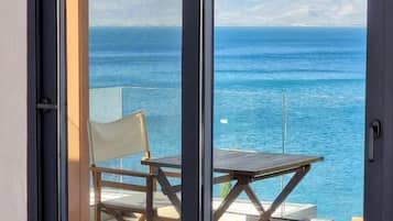 Frette Italian sheets, premium bedding, minibar, in-room safe