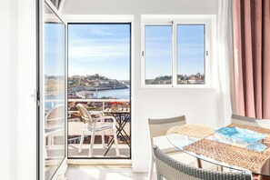 Dining - Spectacular view of Porto and Douro-Free Parking (Vila Nova de Gaia)