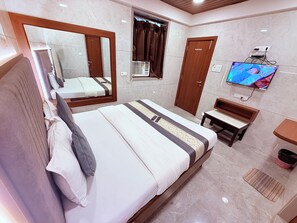Deluxe Double Room, City View | Free WiFi - ShivSagar Residency Zaveri Bazaar (Mumbai)