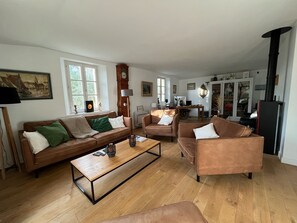 Living area - House with swimming pool, air-conditioned, 150 m from the center of Lourmarin (Lourmarin)