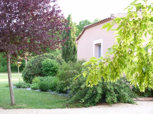 Chambre d’hôtes « La Chambre Aux Oiseaux » avec terrasse privée, Wi-Fi et climatisation