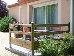 Terrace/patio - Guest Room "La Chambre Aux Oiseaux" with Private Terrace, Wi-Fi and Air Conditioning (Cayriech)