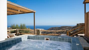 Tina de hidromasaje al aire libre