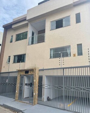 Exterior - Cozy entire apartment for two people, well located with garage. (Belém)