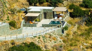 A modern villa with a swimming pool, stone walls, and a wooden deck. - Villa Gaione, Divine Sea Views, Private Infinity Pool, Furnished Terrace, Sifnos (Sifnos)