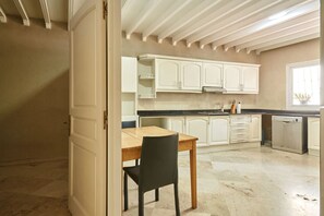 Fridge, microwave, oven, stovetop - Heart of Bourgogne | Spacious 3-Bed Unit + Parking (Casablanca)