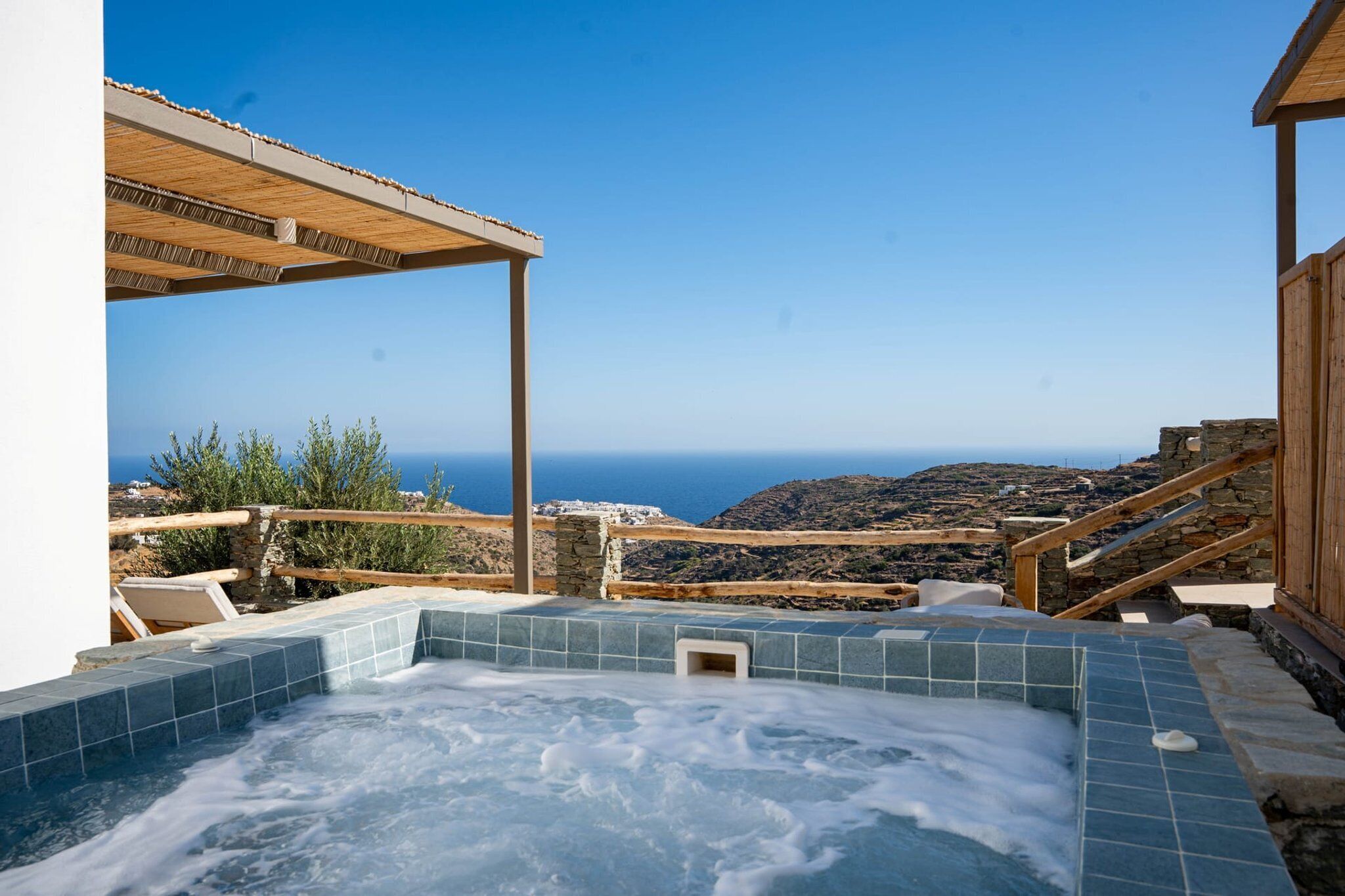 Outdoor spa tub