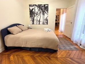 2 habitaciones, escritorio, tabla de planchar con plancha y wifi gratis 