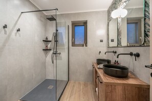 Shower, towels, soap, shampoo - Villa Terrissa, Divine Sea Views, Private Pool, Furnished Terrace, Kefalonia (Kefalonia)