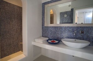 Shower, towels, soap, shampoo - Villa Altairia, Divine Sea Views, Private Pool, Furnished Terrace, Santorini (Santorini)