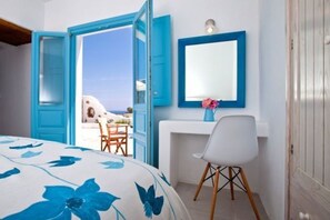 1 bedroom, in-room safe, iron/ironing board, travel cot - Villa Altairia, Divine Sea Views, Private Pool, Furnished Terrace, Santorini (Santorini)