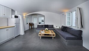 DVD player, music library - Villa Caelora, Divine Sea Views, Private Plunge Pool, Furnished Terrace,. (Santorini)